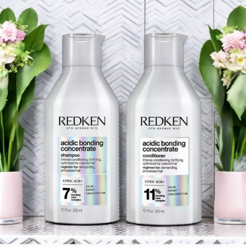 Redken Acidic Bonding Concentrate Shampoo - White Bottle with Holographic Label